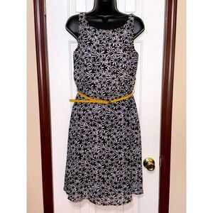 Olivia Matthews Dress Size 6‎ Blue & White Floral Sleeveless Sheath Yellow Belt